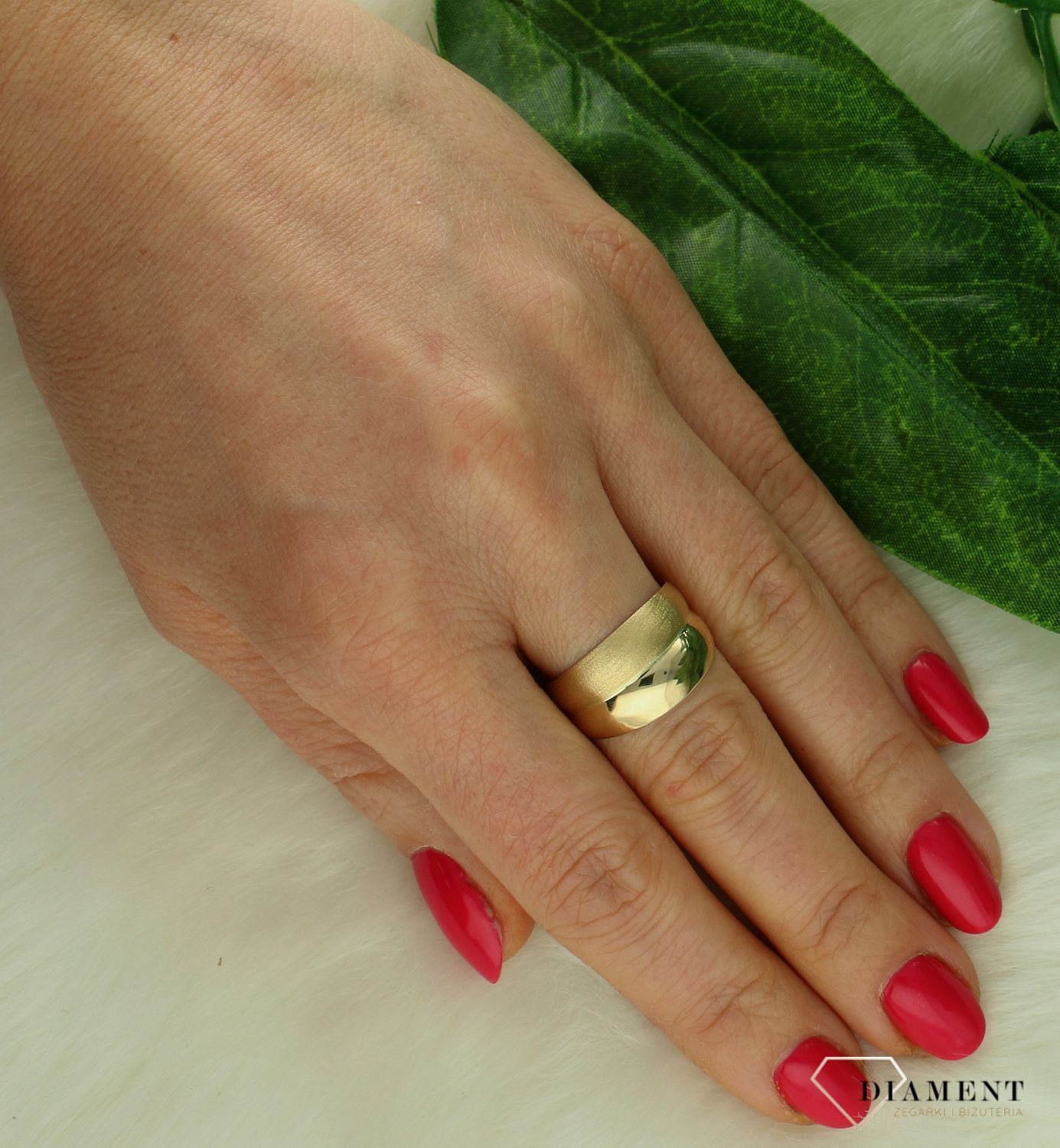 Złoty pierścionek damski 375 szeroki w półmacie PI 3900 375.  Złoty pierścionek damski. Pierścionek damski ze złota. Pierścionek damski na prezent dla kobiety. Pierścionek złoty zaręczynowy..jpg